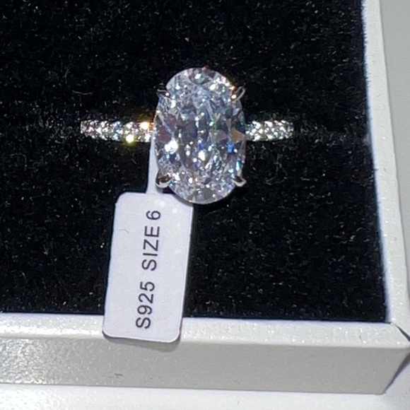 Maxine Jewelry Oval Cut Sona Simulated Diamond 3.5 carats - Picture 2 of 4